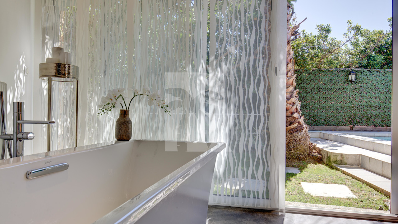 villa in Cannes : Rent modern, gorgeous Villa in Cannes Croix des Gardes, close to the Croisette and the beaches of Cannes - Photo 9