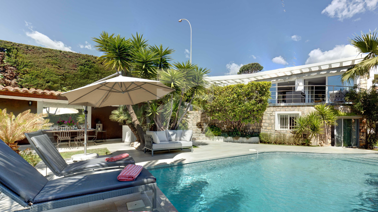 villa in Cannes : Rent modern, gorgeous Villa in Cannes Croix des Gardes, close to the Croisette and the beaches of Cannes - Photo 5