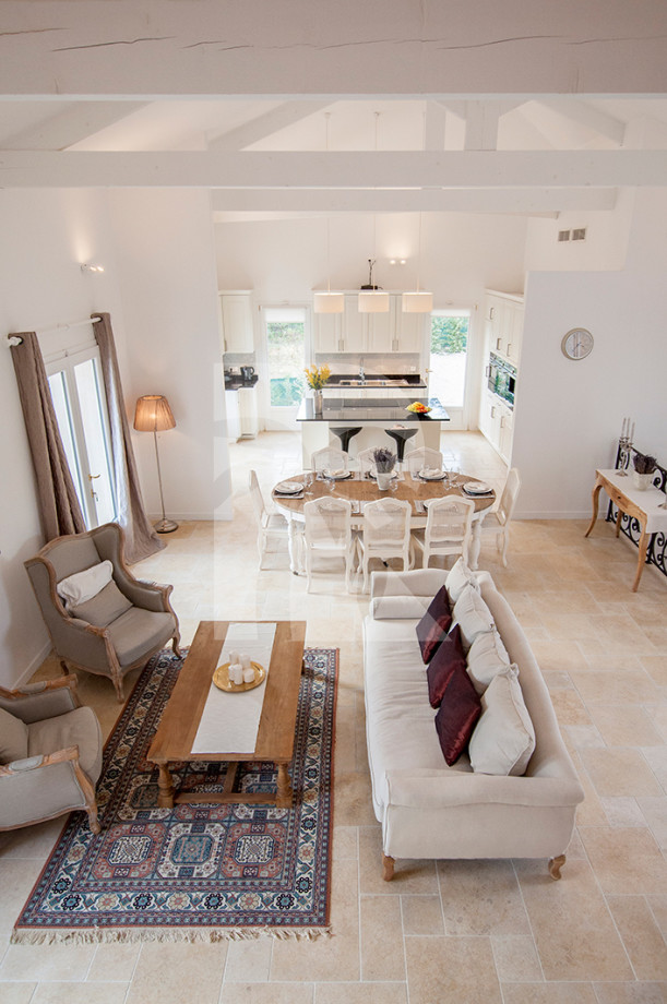 villa in Mougins : Rent stunning Villa walking distance to Mougins Village, entirely refurbished and modern - Photo 7