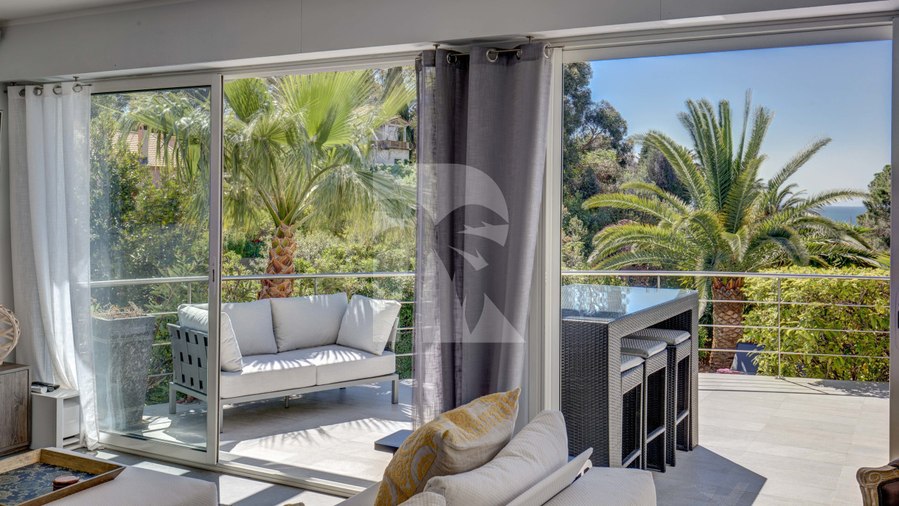 villa in Cannes : Rent modern, gorgeous Villa in Cannes Croix des Gardes, close to the Croisette and the beaches of Cannes - Photo 10