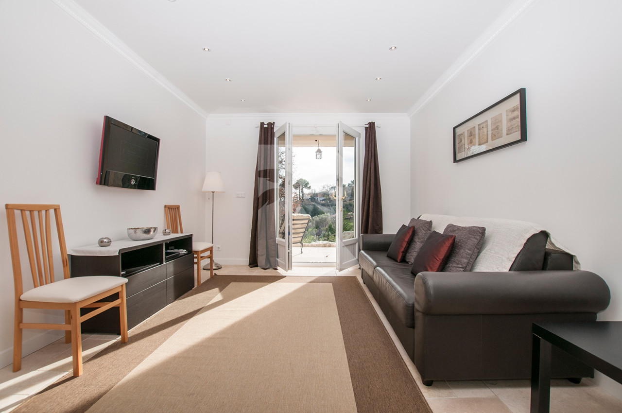 villa in Mougins : Rent stunning Villa walking distance to Mougins Village, entirely refurbished and modern - Photo 6