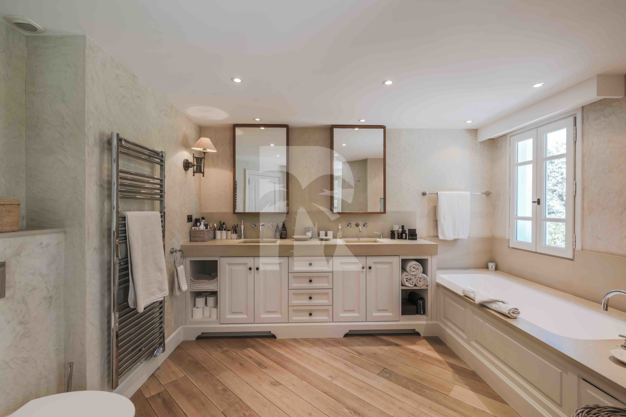 villa in Mougins : Rent incredible and unique villa in Mougins with 360 views - Photo 11