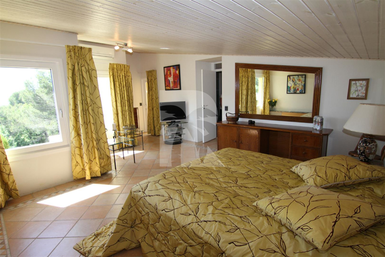 villa in Mougins : Rent Villa with Magnificent Grounds in Mougins - Photo 5