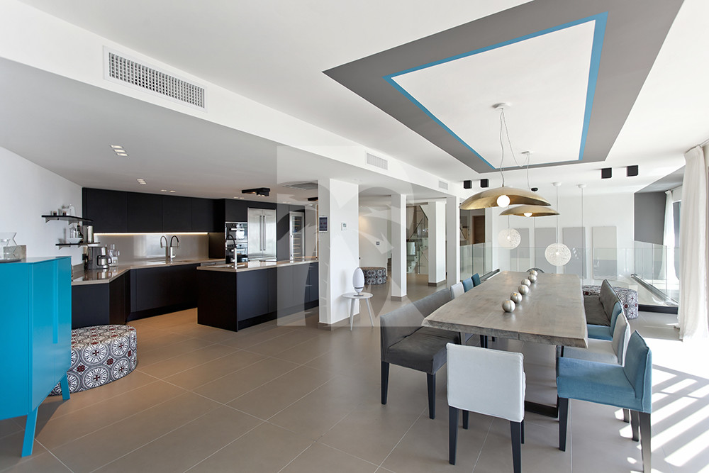villa in Cannes : Rent modern 6 bedroom villa with swimming pool and sea view in the heights of Cannes - Photo 4