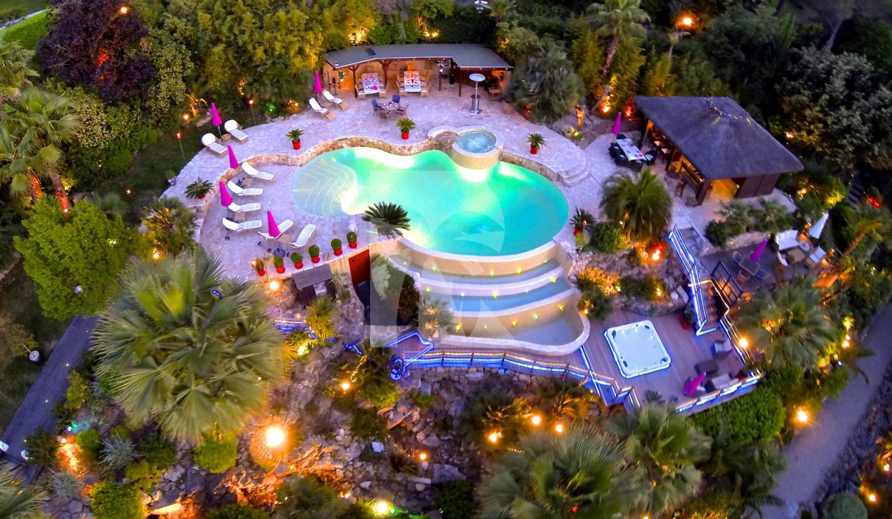 villa in Mougins : Rent Villa with Magnificent Grounds in Mougins - Photo 9