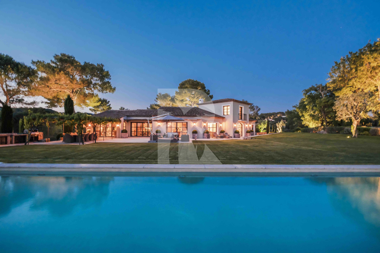 villa in Mougins : Rent incredible and unique villa in Mougins with 360 views - Photo 0