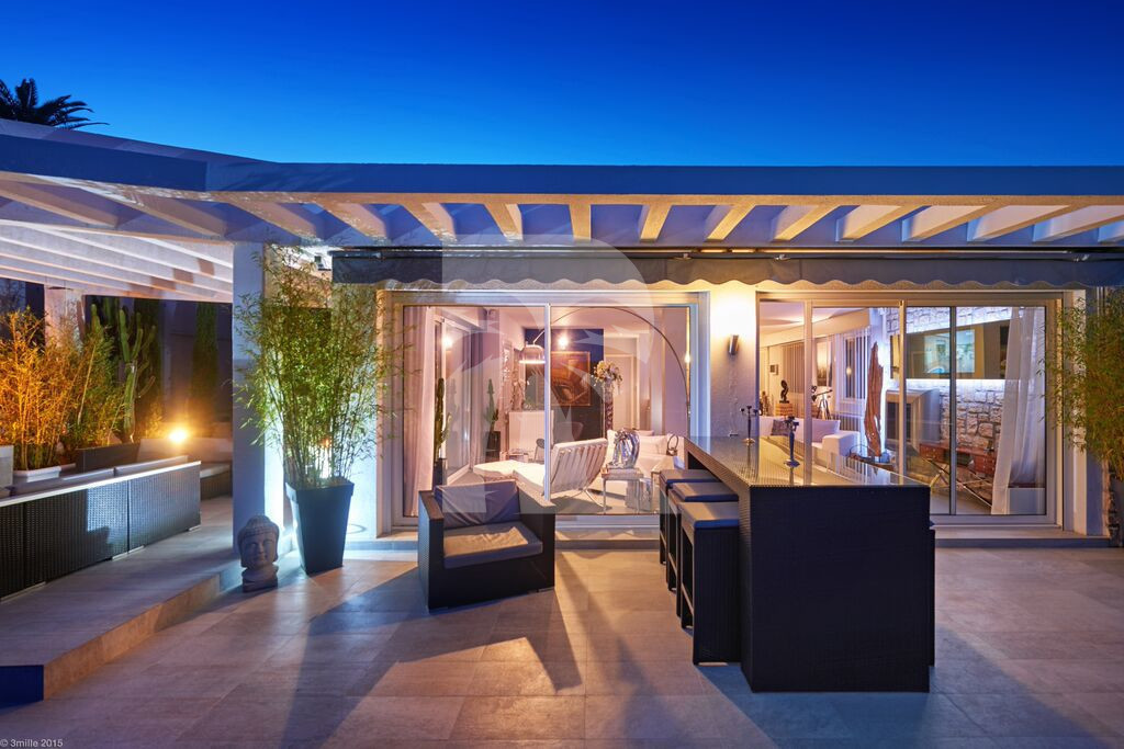 villa in Cannes : Rent modern, gorgeous Villa in Cannes Croix des Gardes, close to the Croisette and the beaches of Cannes - Photo 1