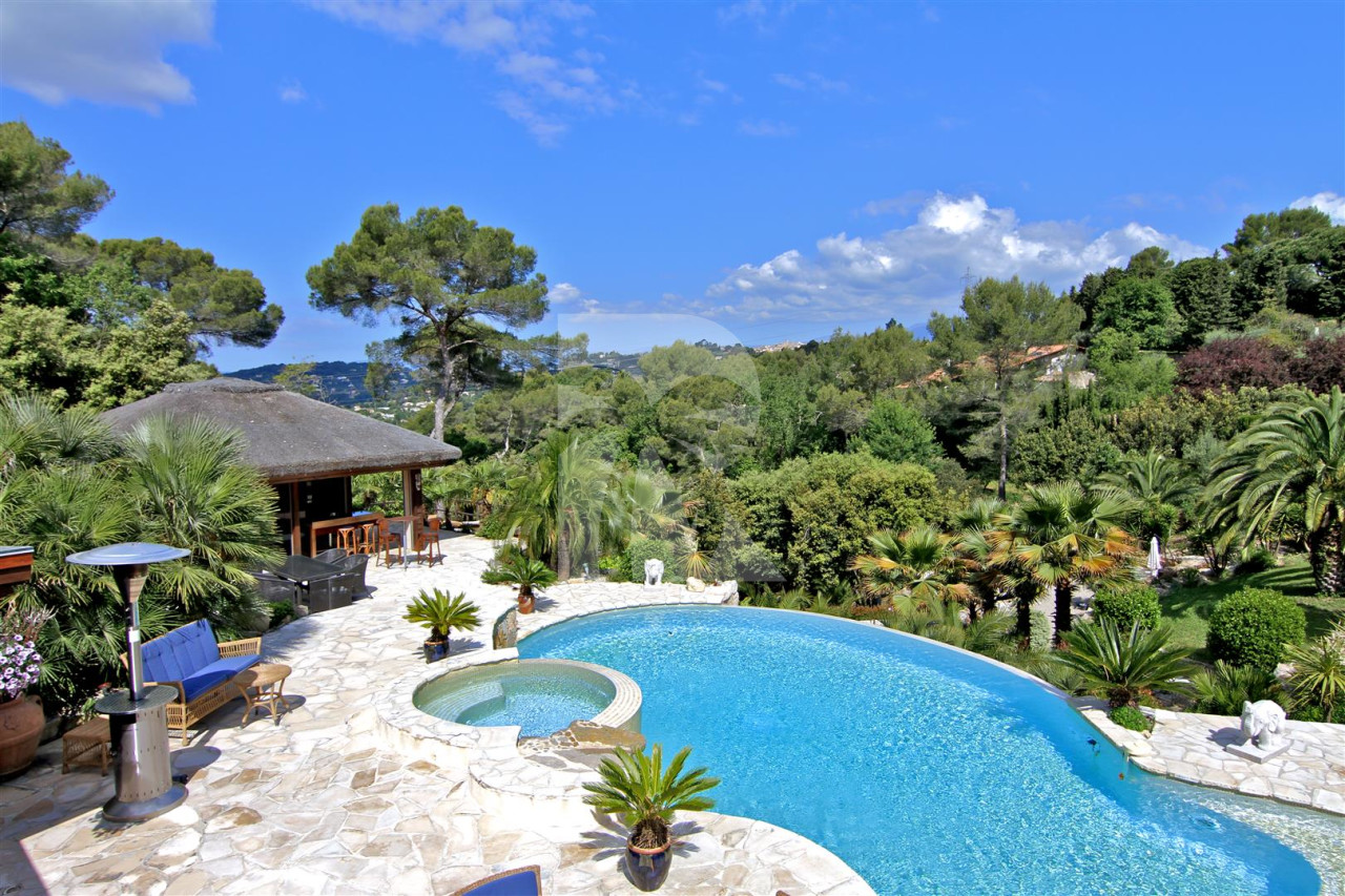 villa in Mougins : Rent Villa with Magnificent Grounds in Mougins - Photo 7