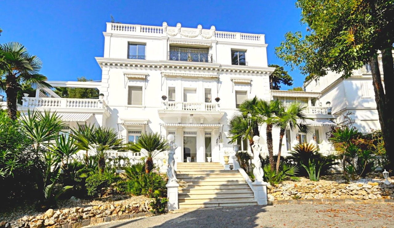villa in Cannes : Rent unique and spacious 14 bedroom Belle Epoque villa close to the heart of Cannes - Photo 0
