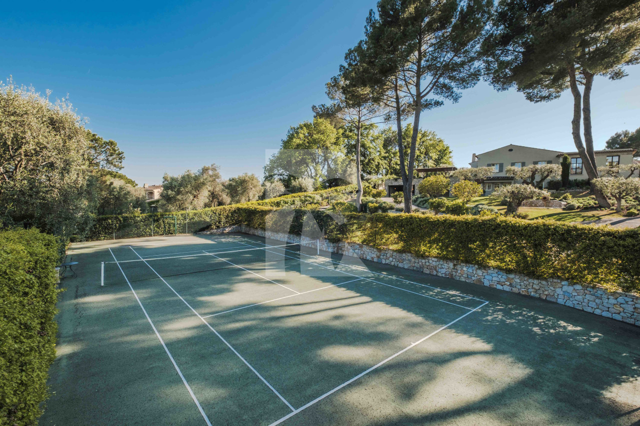 villa in Mougins : Rent incredible and unique villa in Mougins with 360 views - Photo 12