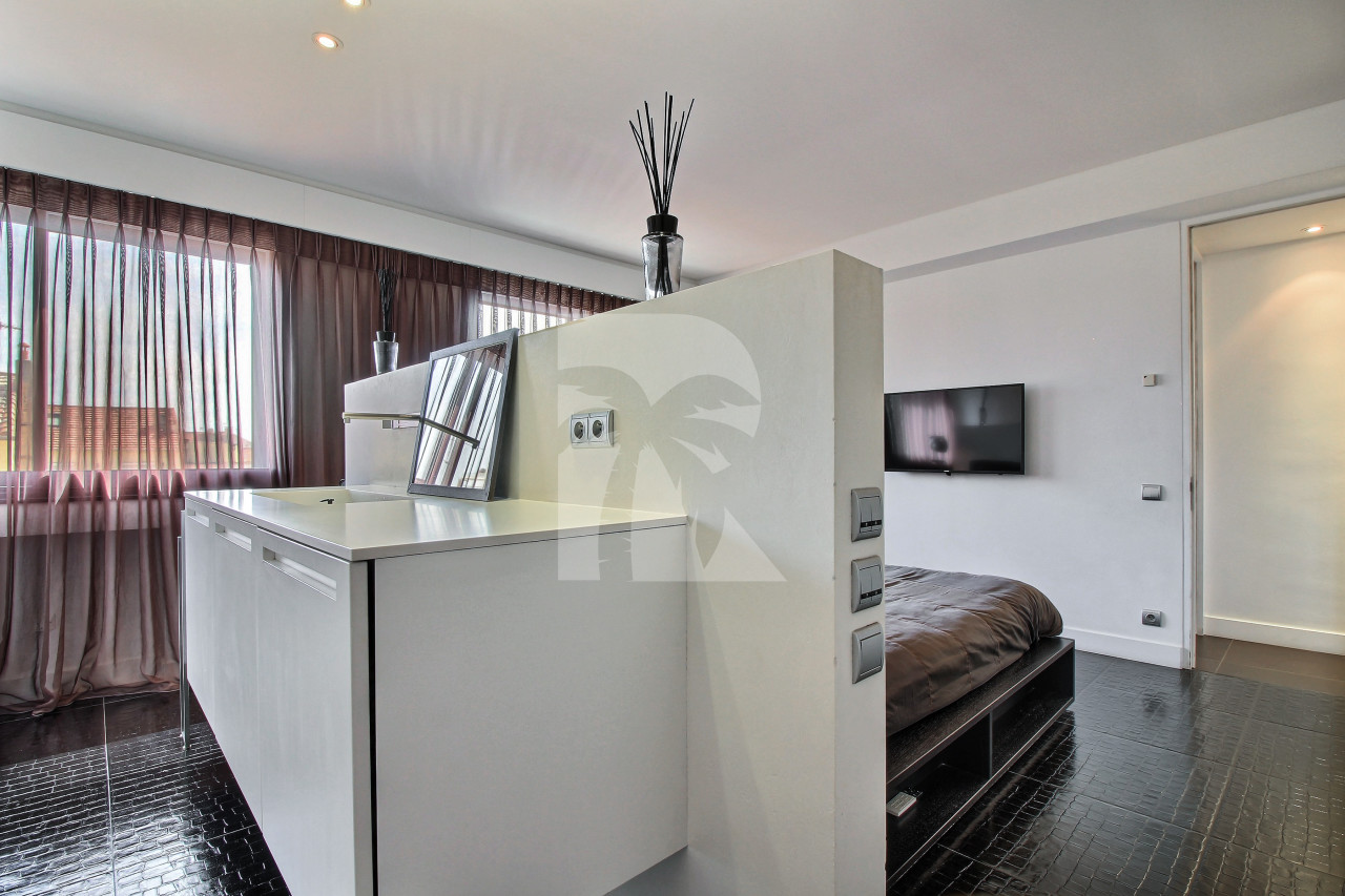 apartment in Cannes : Rent Modern Penthouse on rue d'Antibes in Cannes - Photo 9