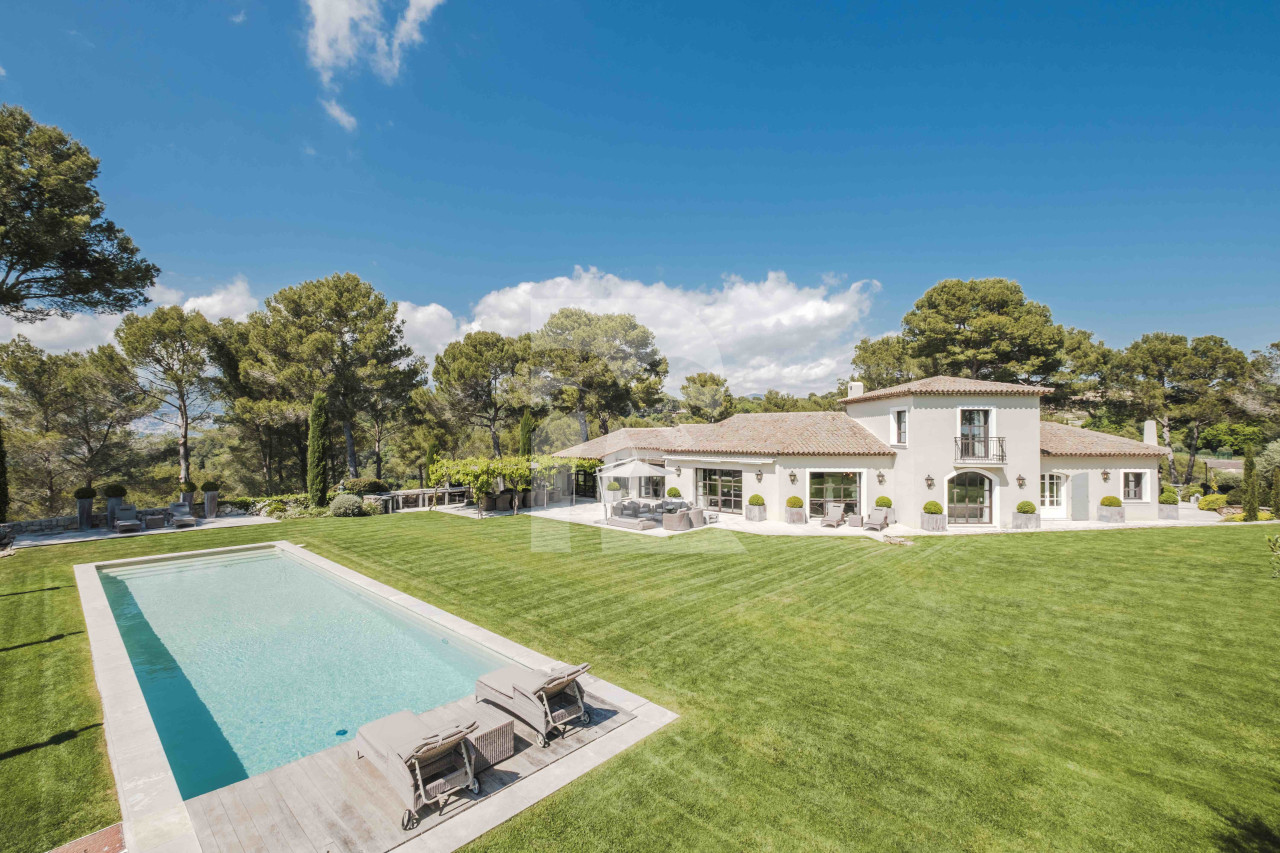 villa in Mougins : Rent incredible and unique villa in Mougins with 360 views - Photo 3