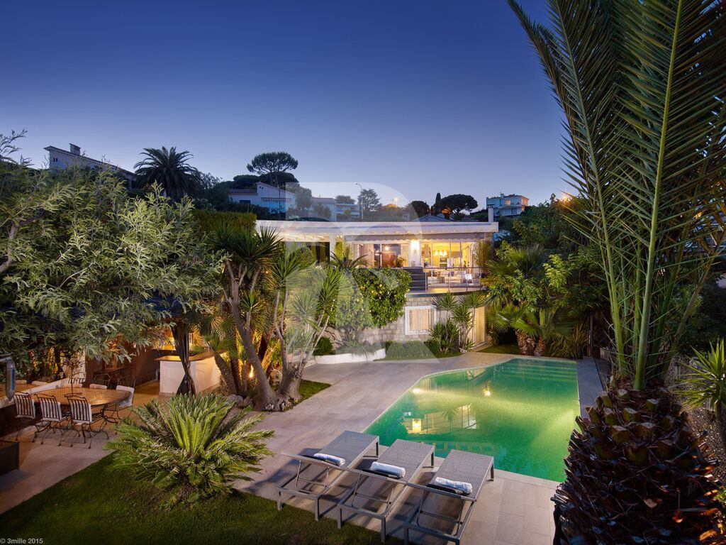 villa in Cannes : Rent modern, gorgeous Villa in Cannes Croix des Gardes, close to the Croisette and the beaches of Cannes - Photo 0