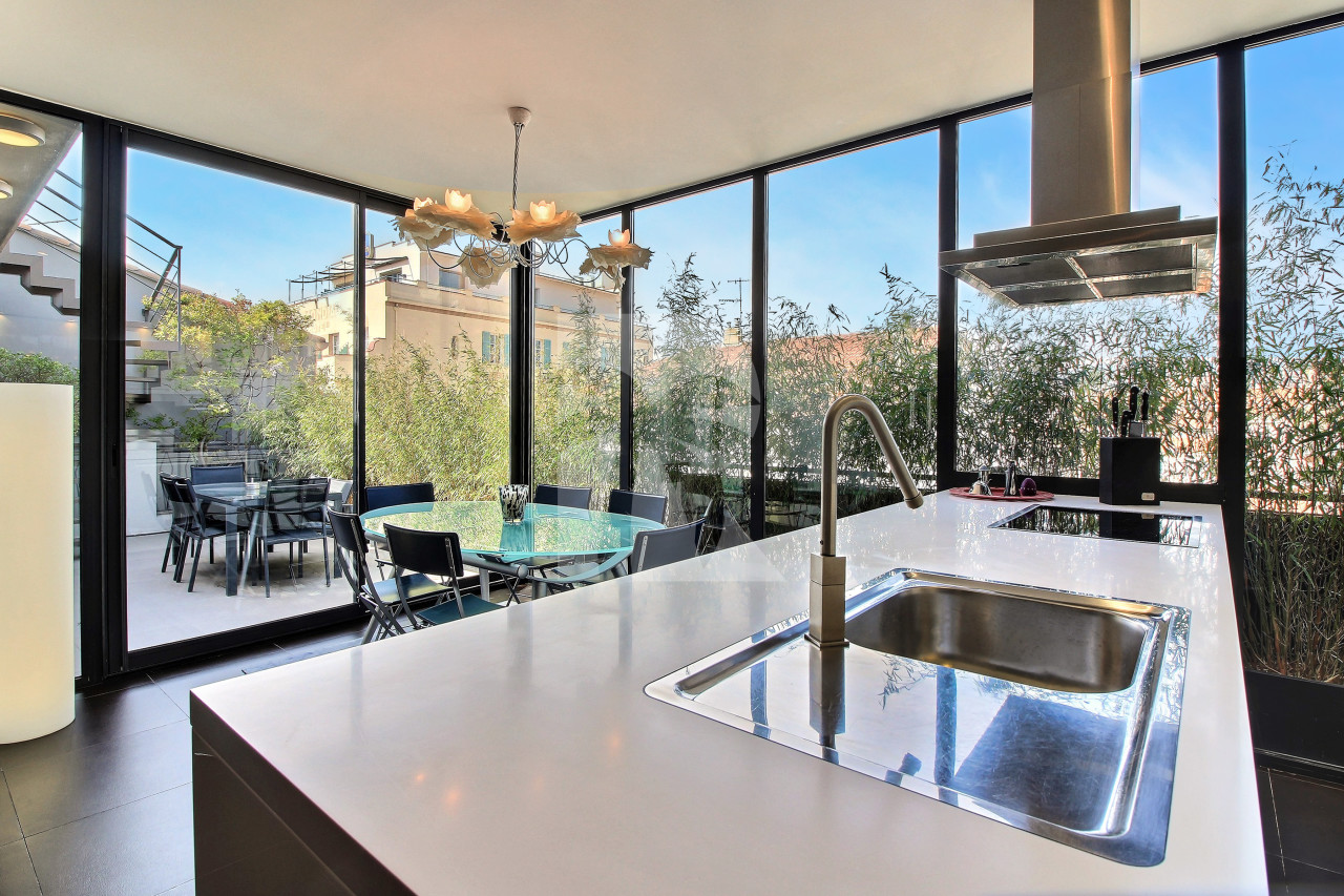 apartment in Cannes : Rent Modern Penthouse on rue d'Antibes in Cannes - Photo 4