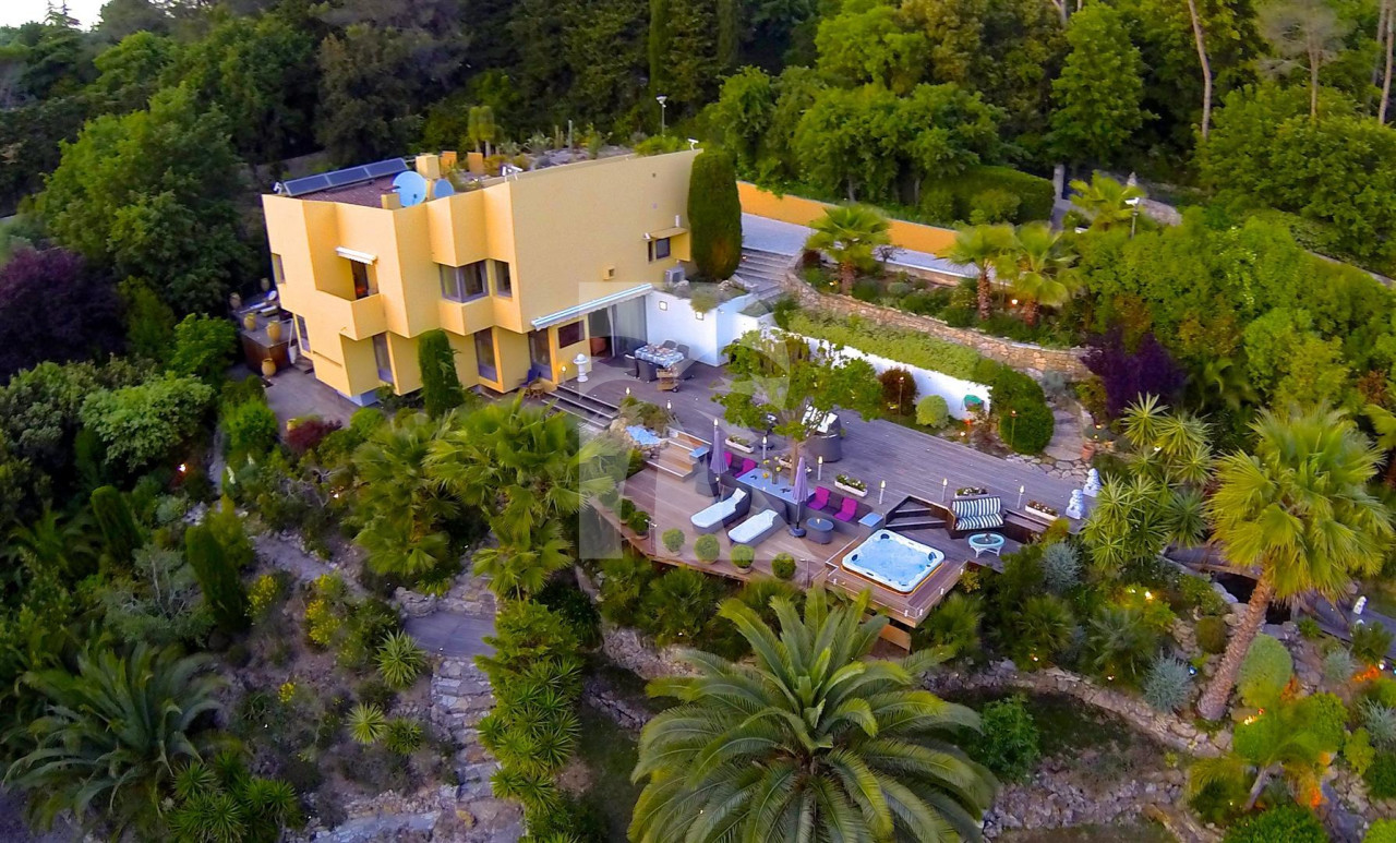 villa in Mougins : Rent Villa with Magnificent Grounds in Mougins - Photo 8