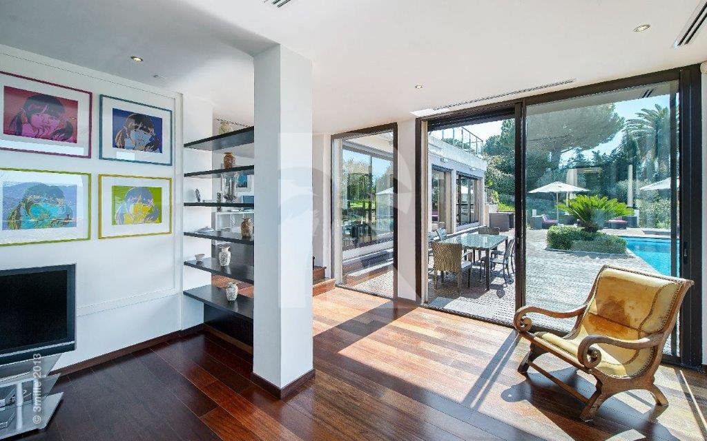 villa in Cannes : Modern 5 bedroom, 4 bathroom villa to rent in Cannes with sea views and care taker - Photo 10