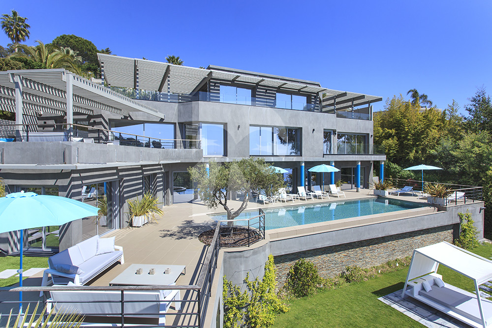 villa in Cannes : Rent modern 6 bedroom villa with swimming pool and sea view in the heights of Cannes - Photo 0