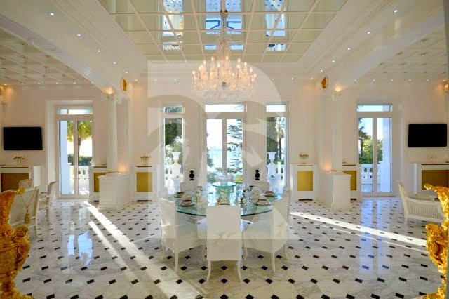 villa in Cannes : Rent unique and spacious 14 bedroom Belle Epoque villa close to the heart of Cannes - Photo 2