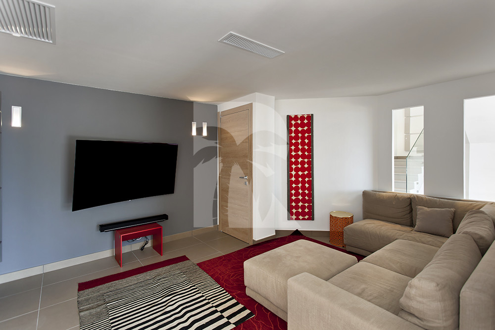 villa in Cannes : Rent modern 6 bedroom villa with swimming pool and sea view in the heights of Cannes - Photo 5
