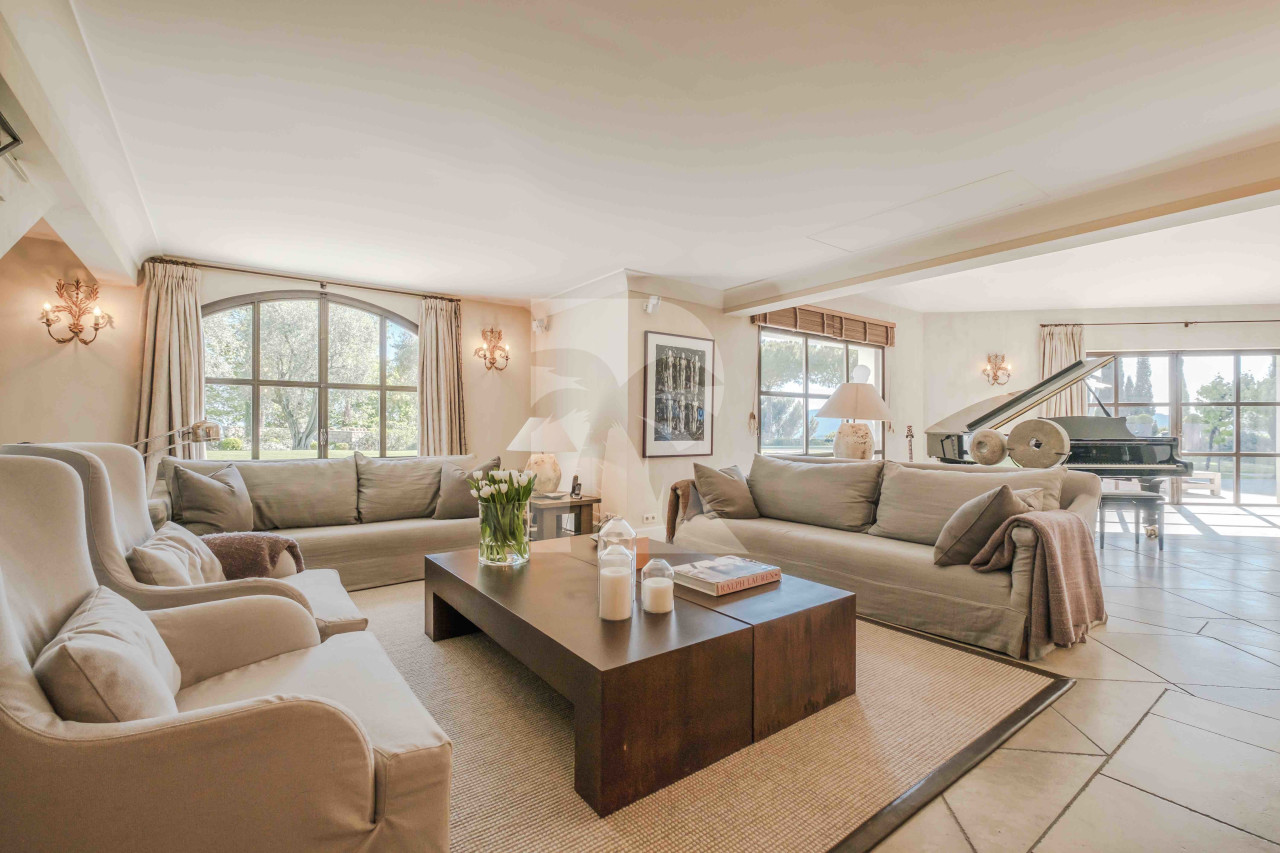 villa in Mougins : Rent incredible and unique villa in Mougins with 360 views - Photo 4