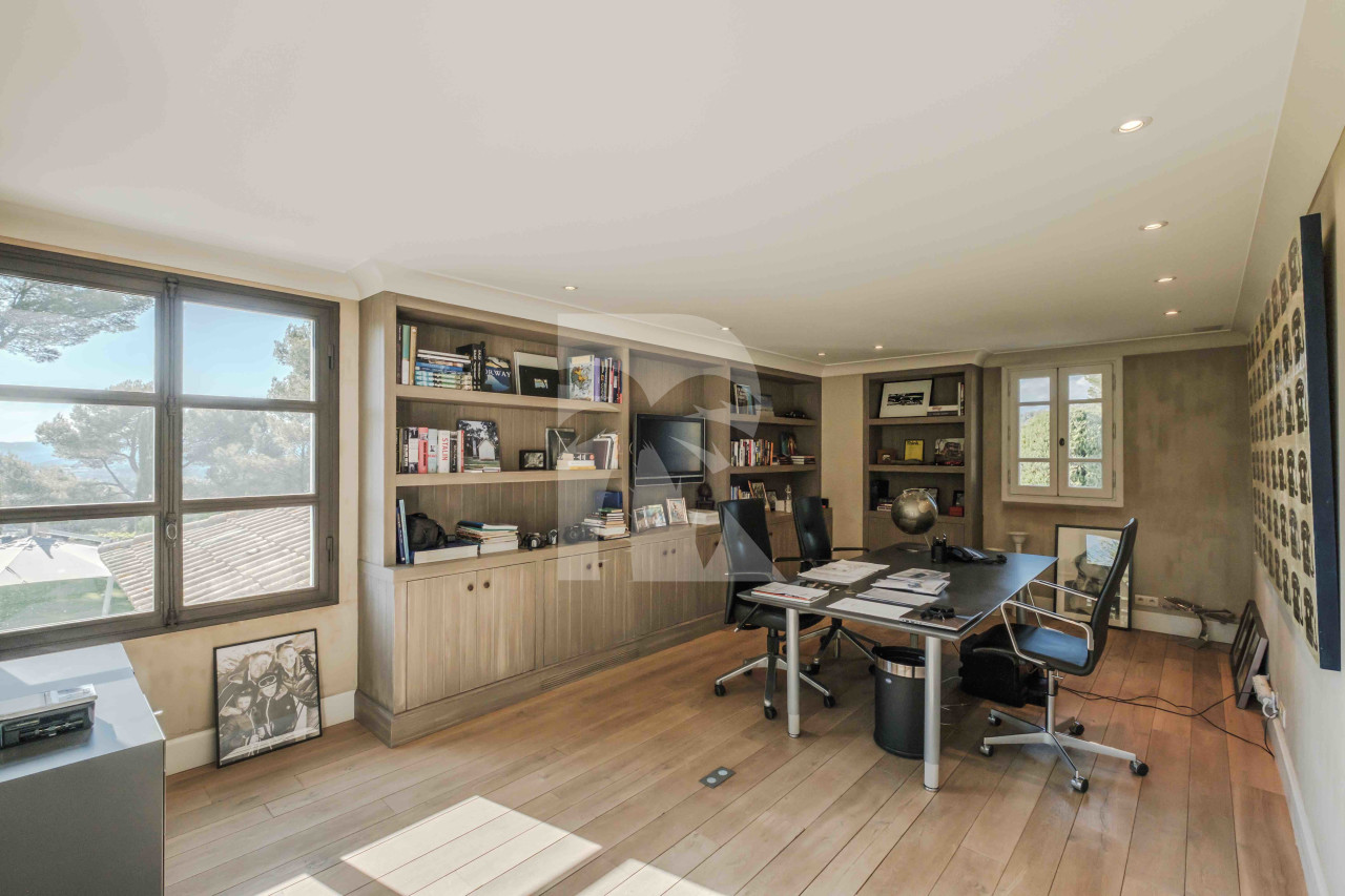 villa in Mougins : Rent incredible and unique villa in Mougins with 360 views - Photo 7