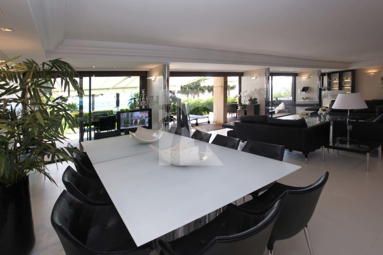 apartment in Cannes : Rent the Croisette's most stunning Penthouse with huge gardens and sea views - Photo 10