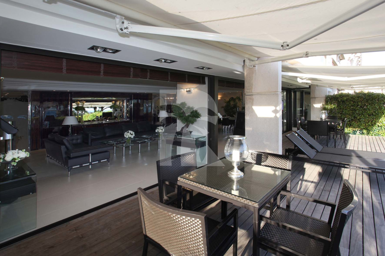 apartment in Cannes : Rent the Croisette's most stunning Penthouse with huge gardens and sea views - Photo 5