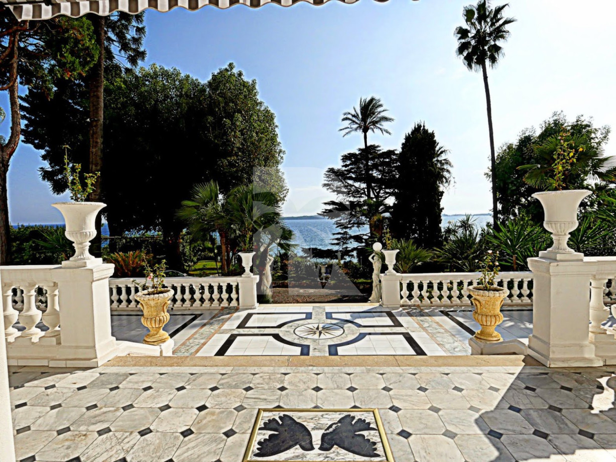 villa in Cannes : Rent unique and spacious 14 bedroom Belle Epoque villa close to the heart of Cannes - Photo 1