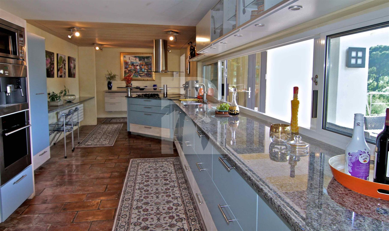 villa in Mougins : Rent Villa with Magnificent Grounds in Mougins - Photo 4