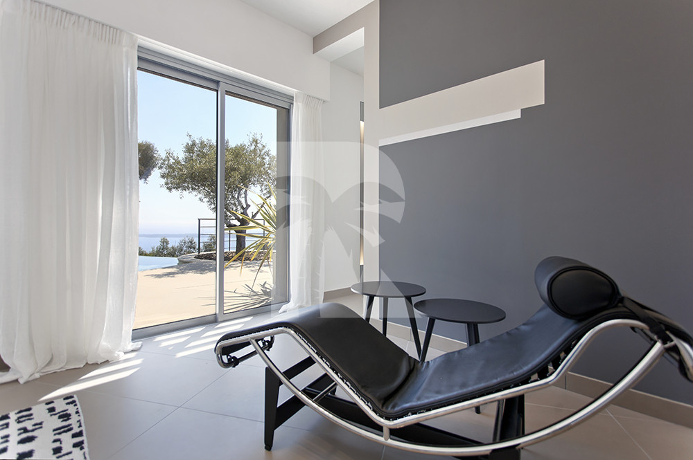 villa in Cannes : Rent modern 6 bedroom villa with swimming pool and sea view in the heights of Cannes - Photo 10
