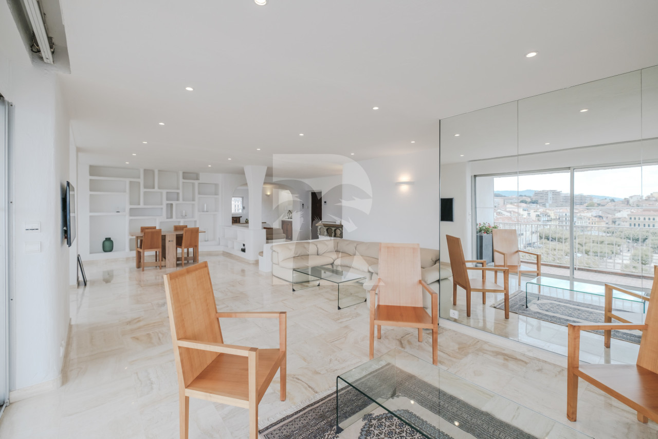 office in Cannes : Rent this huge office / event space located across the street from the Palais with sea view and spacious terrace.  Perfect for banners. - Photo 10