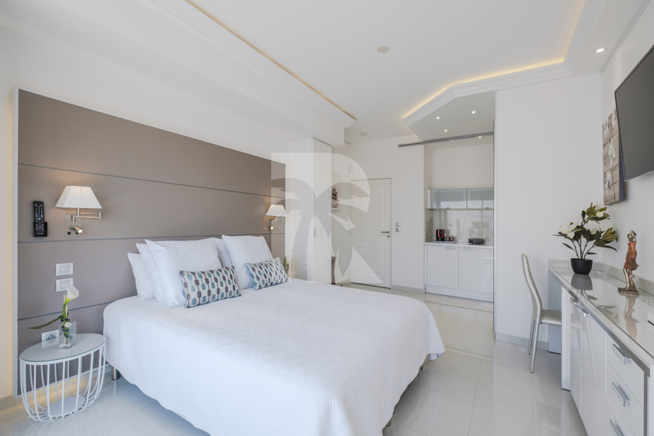apartment in Cannes : Rent Penthouse in prestigious newly built private Residence a short walk to the rue d'Antibes and the Croisette with huge roof terrace - Photo 7