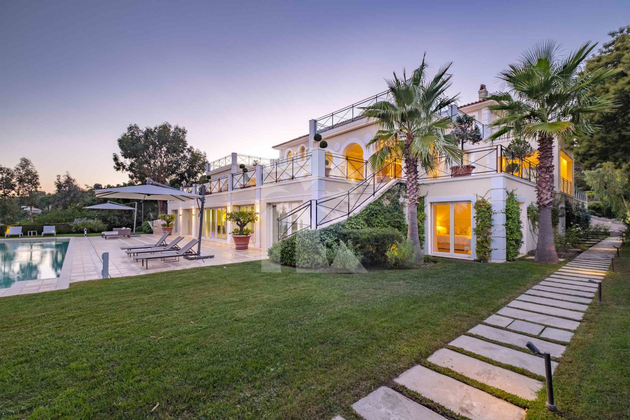 villa in Cannes : Rent Majestic 10 bedroom villa with enormous grounds located in the hills of Cannes - Photo 4