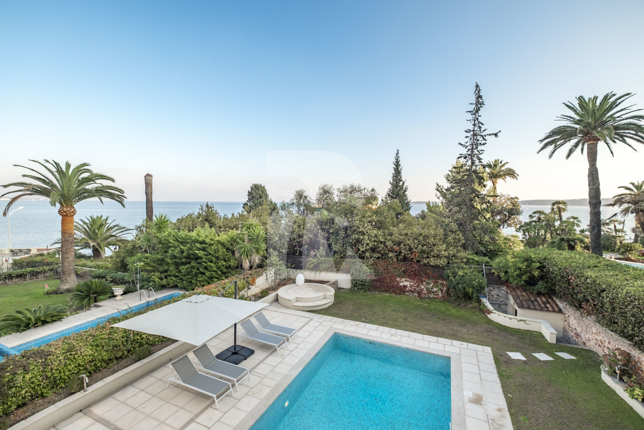 villa in Cannes : Rent incredible 8 bedroom villa a stones throw from the beaches and the Croisette in Cannes with gardens, sea view and pool - Photo 1