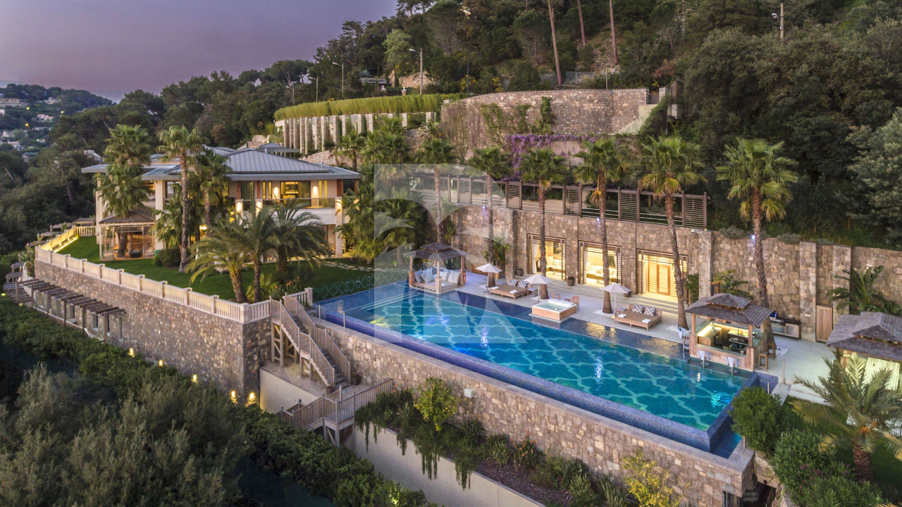 villa in Cannes : Rent Southern Europes most exclusive and stunning villa with 9 bedrooms, panoramic sea views and the height of Luxury - Photo 9