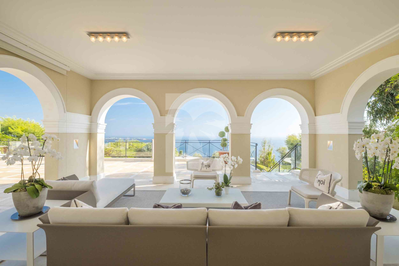 villa in Cannes : Rent Majestic 10 bedroom villa with enormous grounds located in the hills of Cannes - Photo 5