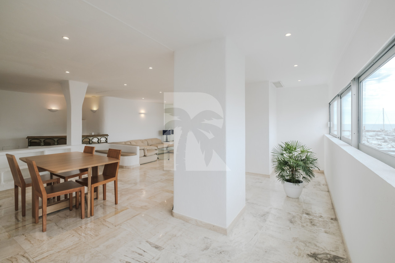 office in Cannes : Rent this huge office / event space located across the street from the Palais with sea view and spacious terrace.  Perfect for banners. - Photo 6