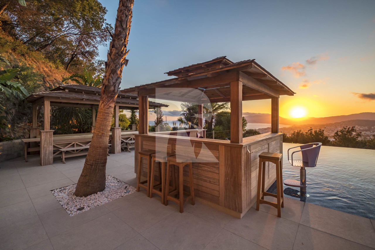 villa in Cannes : Rent Southern Europes most exclusive and stunning villa with 9 bedrooms, panoramic sea views and the height of Luxury - Photo 12