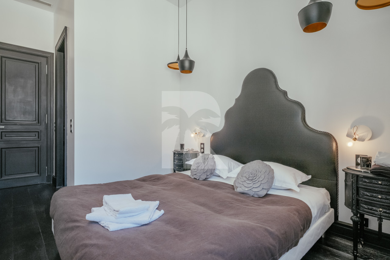 apartment in Cannes : Rent stunning 3 bedroom apartment located in the heart of Cannes across the street from the Palais and the port, close to the beaches of Cannes - Photo 11