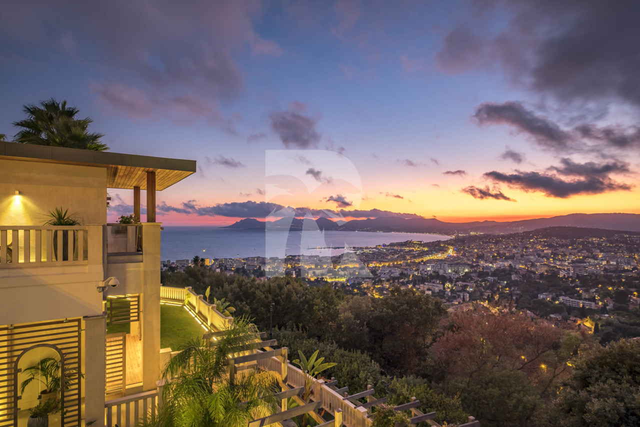 villa in Cannes : Rent Southern Europes most exclusive and stunning villa with 9 bedrooms, panoramic sea views and the height of Luxury - Photo 0