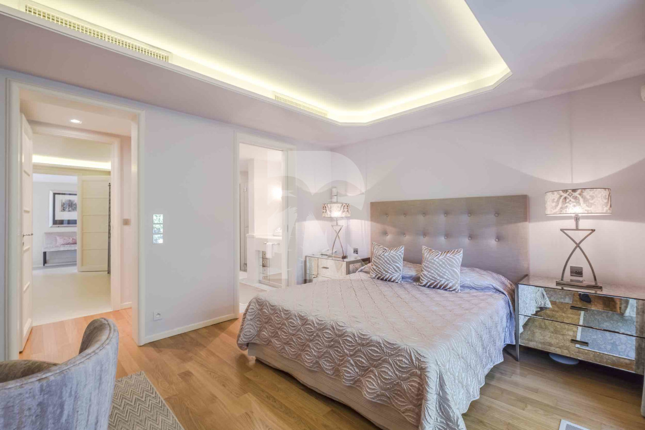 villa in Cannes : Rent Majestic 10 bedroom villa with enormous grounds located in the hills of Cannes - Photo 10