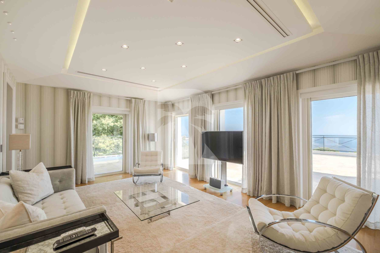 villa in Cannes : Rent Majestic 10 bedroom villa with enormous grounds located in the hills of Cannes - Photo 12