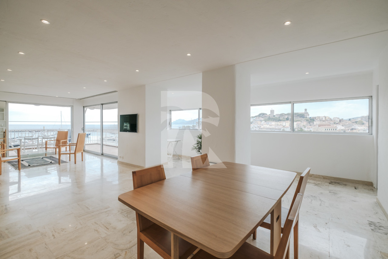 office in Cannes : Rent this huge office / event space located across the street from the Palais with sea view and spacious terrace.  Perfect for banners. - Photo 5