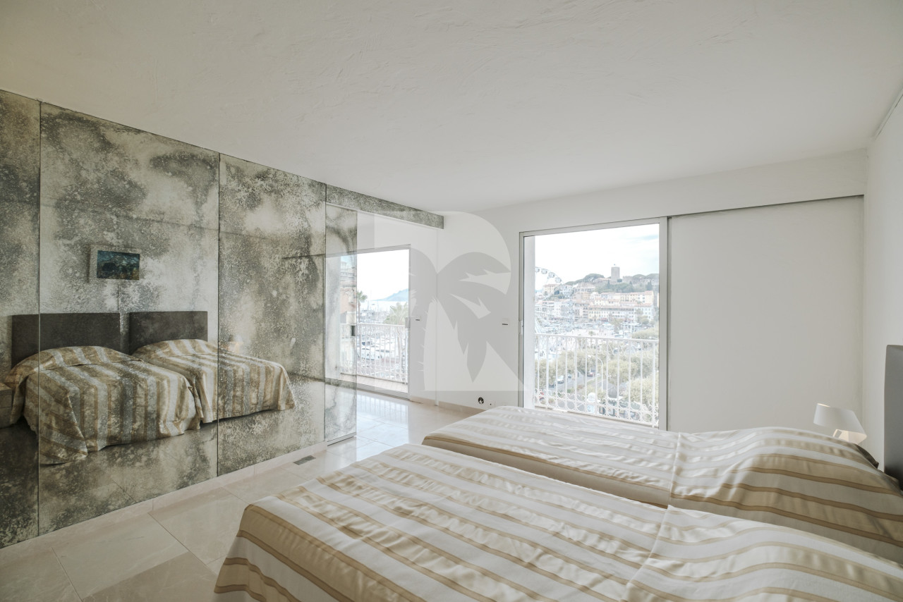 office in Cannes : Rent this huge office / event space located across the street from the Palais with sea view and spacious terrace.  Perfect for banners. - Photo 8