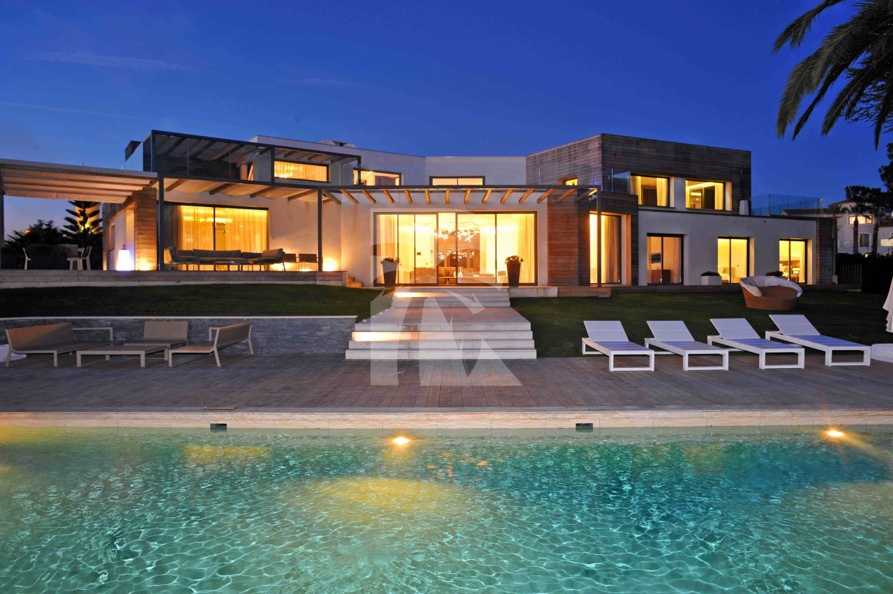 villa in Cannes : Rent Ultra Modern 7 bedroom villa overlooking the Islands off Cannes with easy access into the Croisette - Photo 10