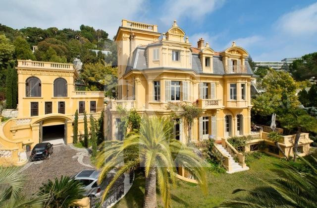 villa in Cannes : Rent Magnificent 8  bedroom Chateau styled villa in the hills of Cannes, ideal for events and large groups - Photo 2