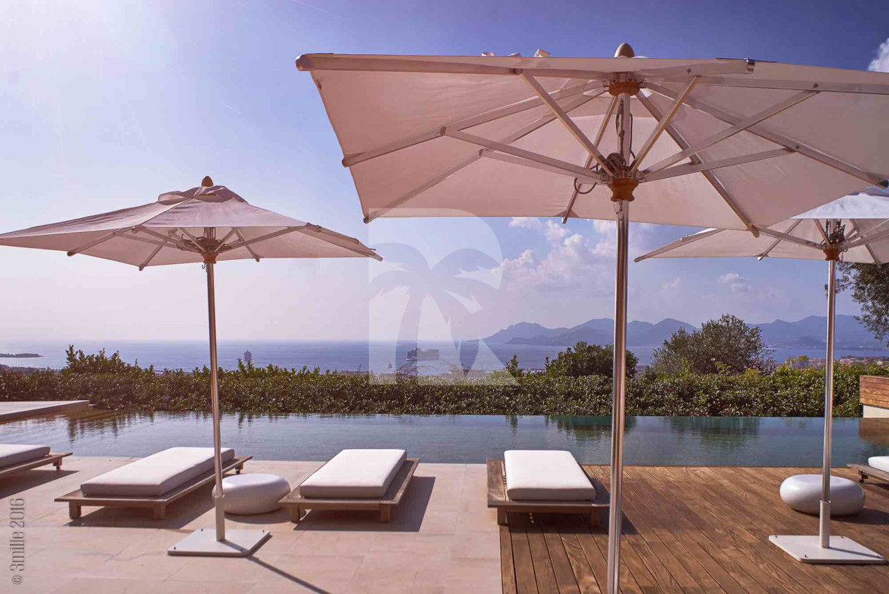 villa in Cannes : Rent incredible 6  bedroom, ultra stylish villa in the hills of Cannes with sea views and in close proximity to the Croisette - Photo 4