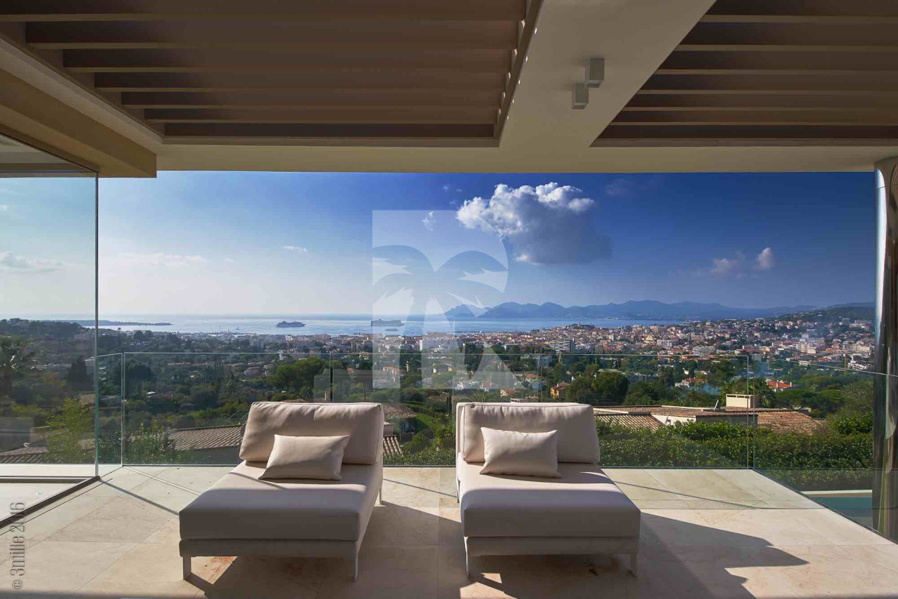 villa in Cannes : Rent incredible 6  bedroom, ultra stylish villa in the hills of Cannes with sea views and in close proximity to the Croisette - Photo 12