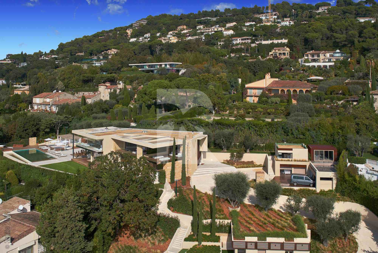villa in Cannes : Rent incredible 6  bedroom, ultra stylish villa in the hills of Cannes with sea views and in close proximity to the Croisette - Photo 2