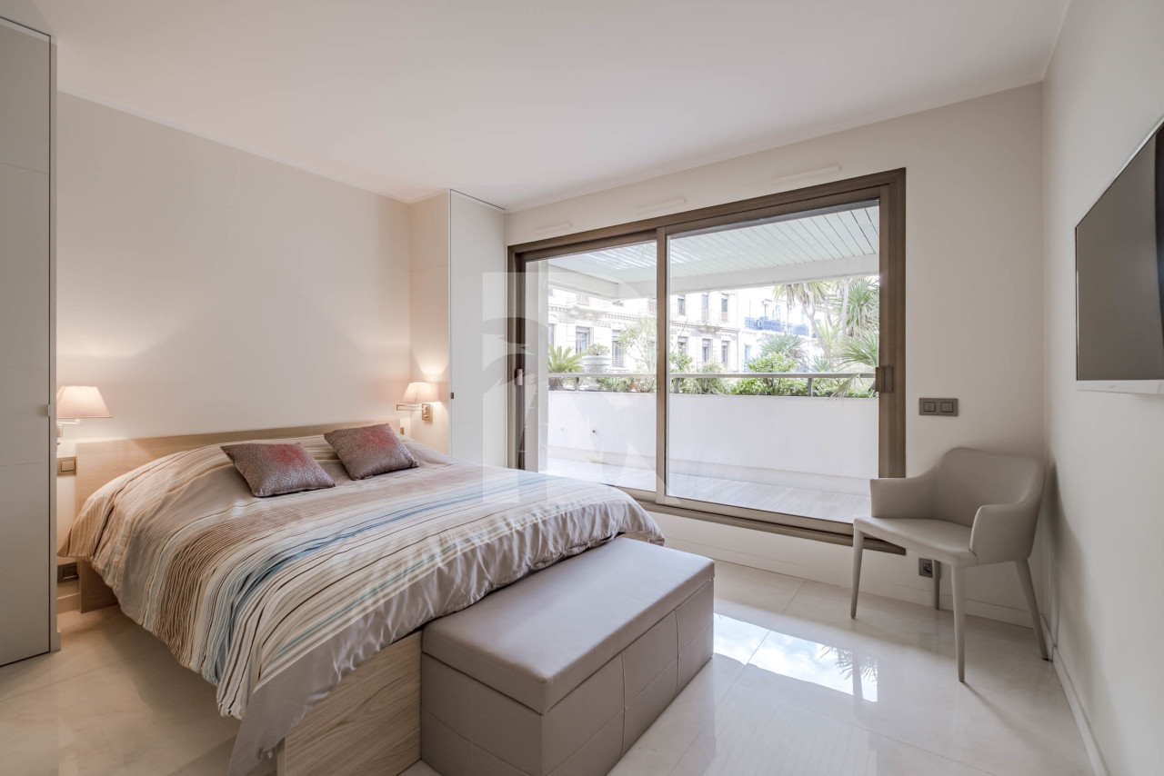 apartment in Cannes : Rent Ultra modern 3 bedroom apartment with terrace in the Residence of the Gray d'Albion a stones throw to the Croisette and the Palais - Photo 11